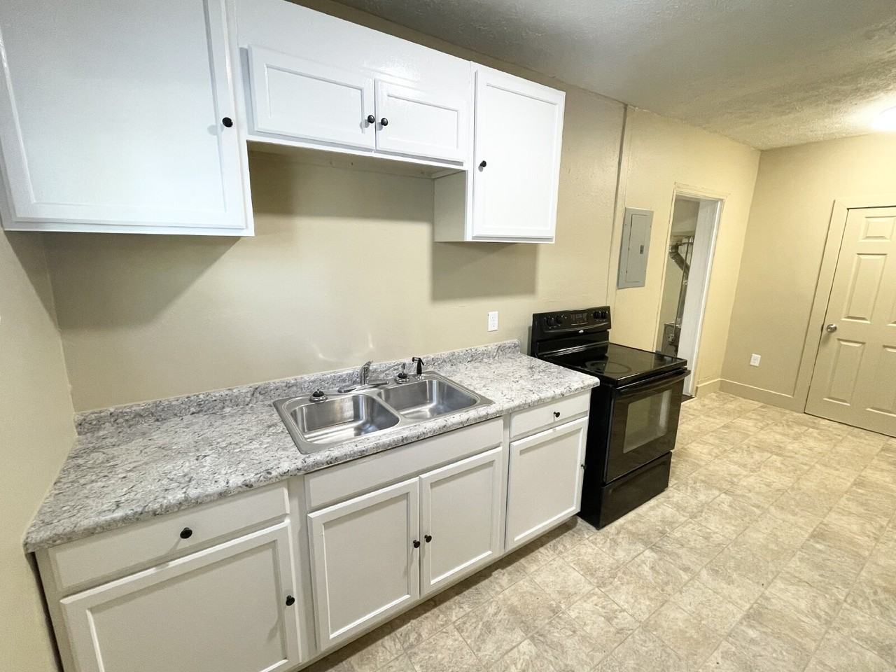 2919 N Denny St - Photo 4 of 6