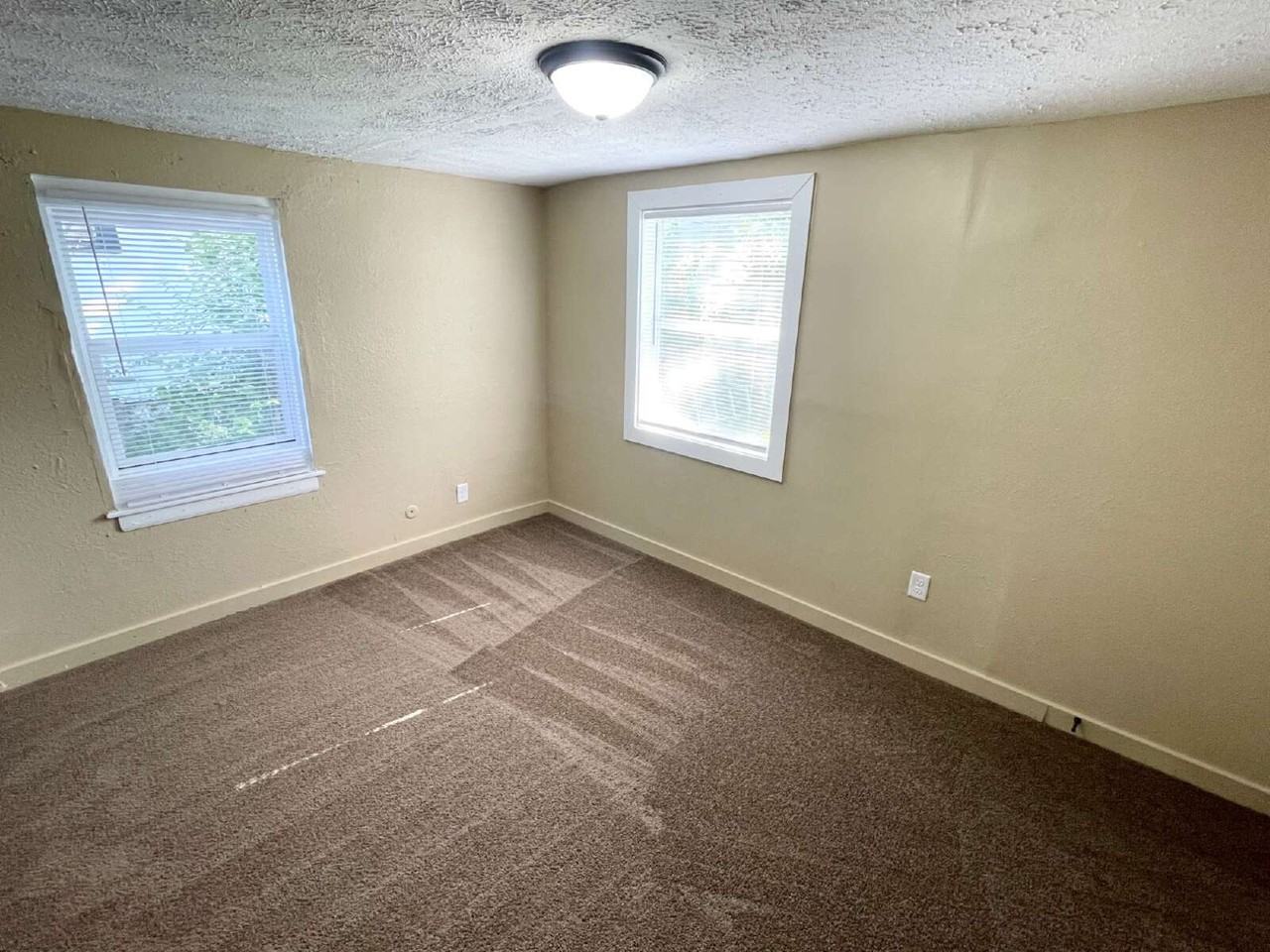 2919 N Denny St - Photo 6 of 6