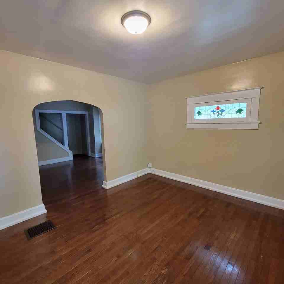 325 S Grand Ave - Photo 2 of 9