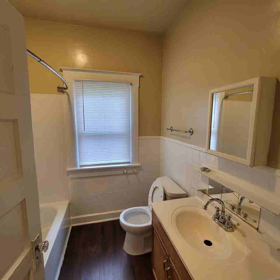 325 S Grand Ave - Photo 7 of 9