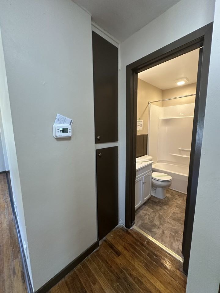 1346 Kenwood Ave - Photo 6 of 13