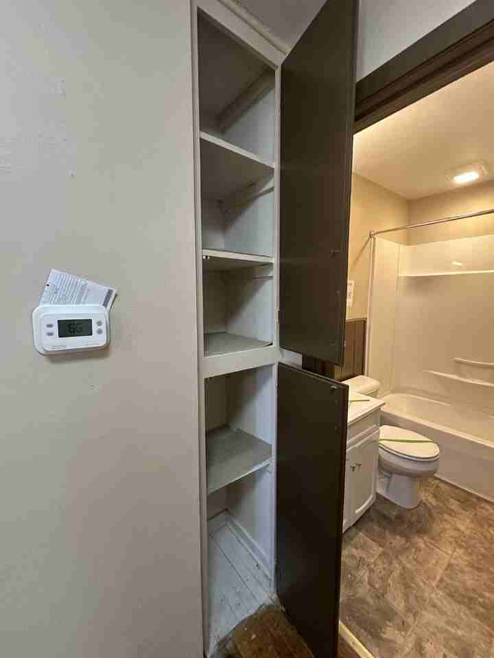 1346 Kenwood Ave - Photo 7 of 13