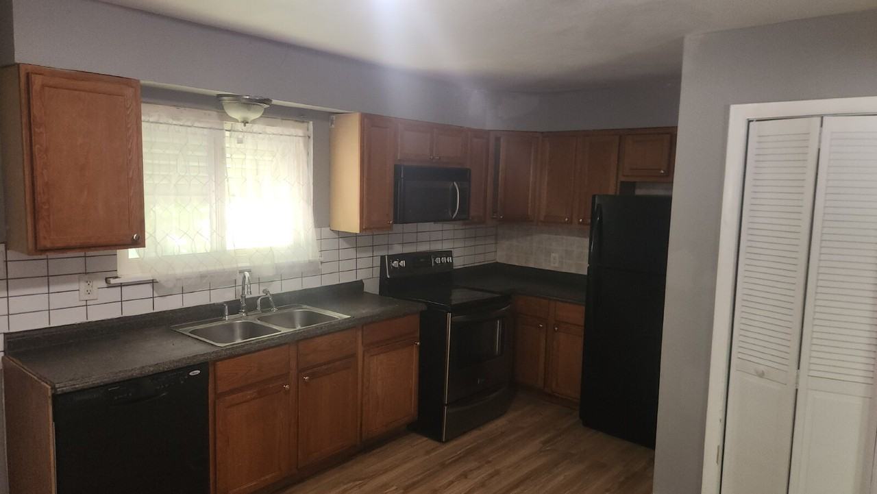 10501 Baron Dr - Photo 3 of 17