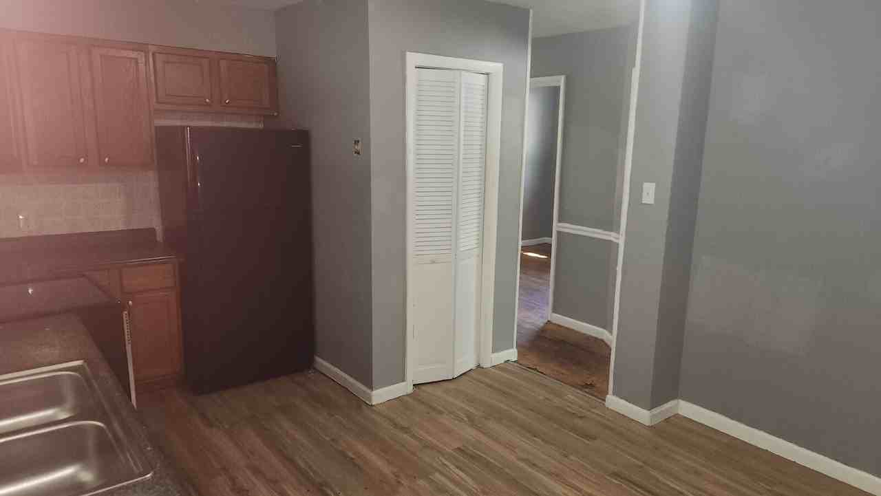 10501 Baron Dr - Photo 4 of 17