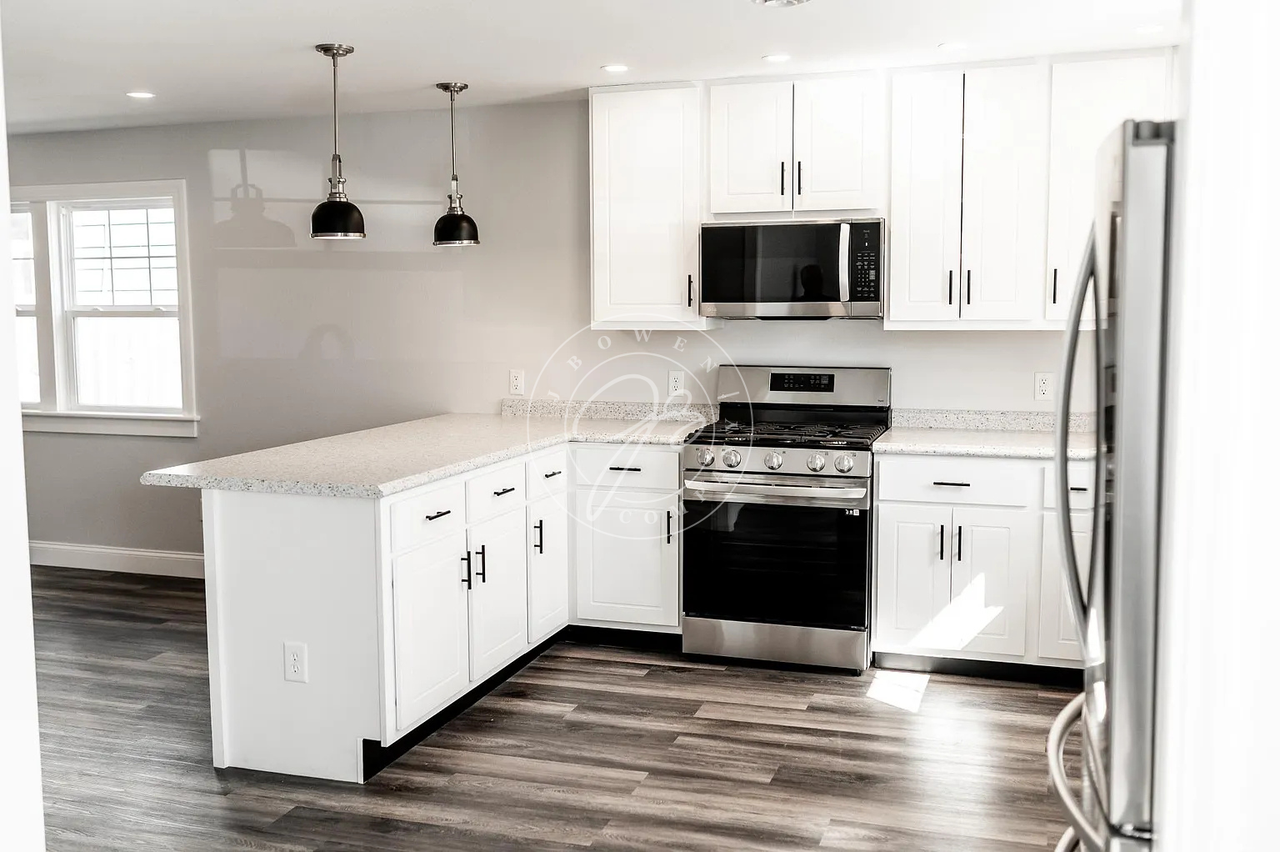 426 E 5th St - Photo 4 of 18