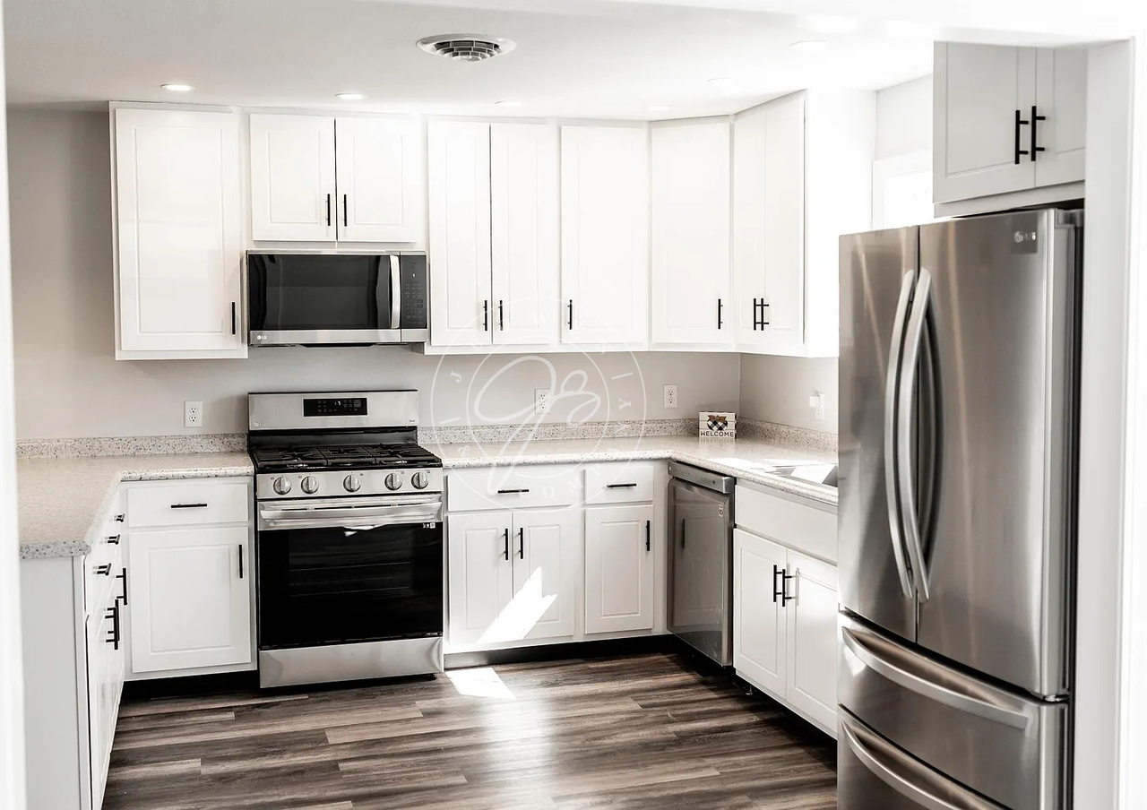 426 E 5th St - Photo 5 of 18