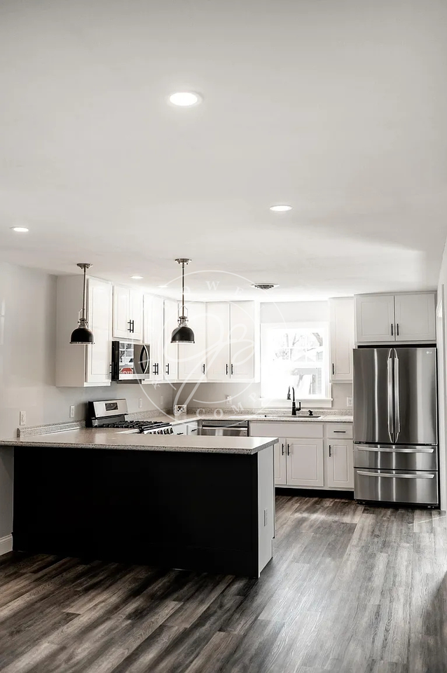 426 E 5th St - Photo 6 of 18