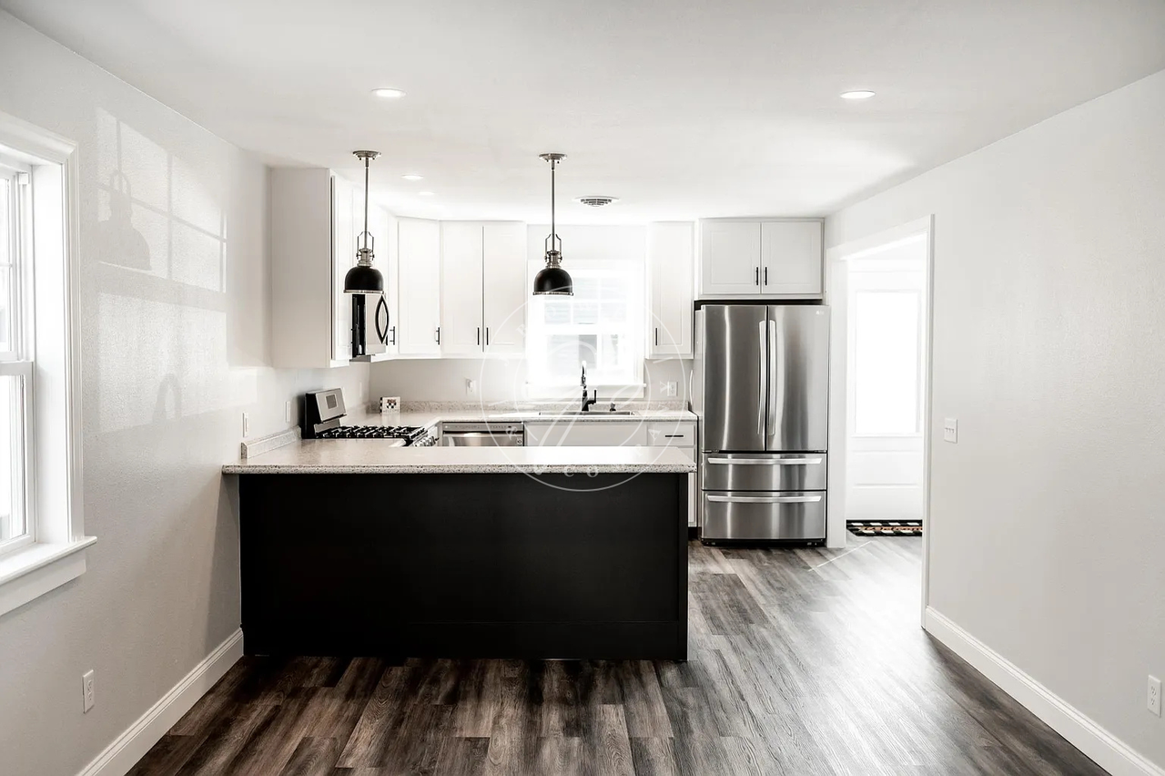 426 E 5th St - Photo 7 of 18