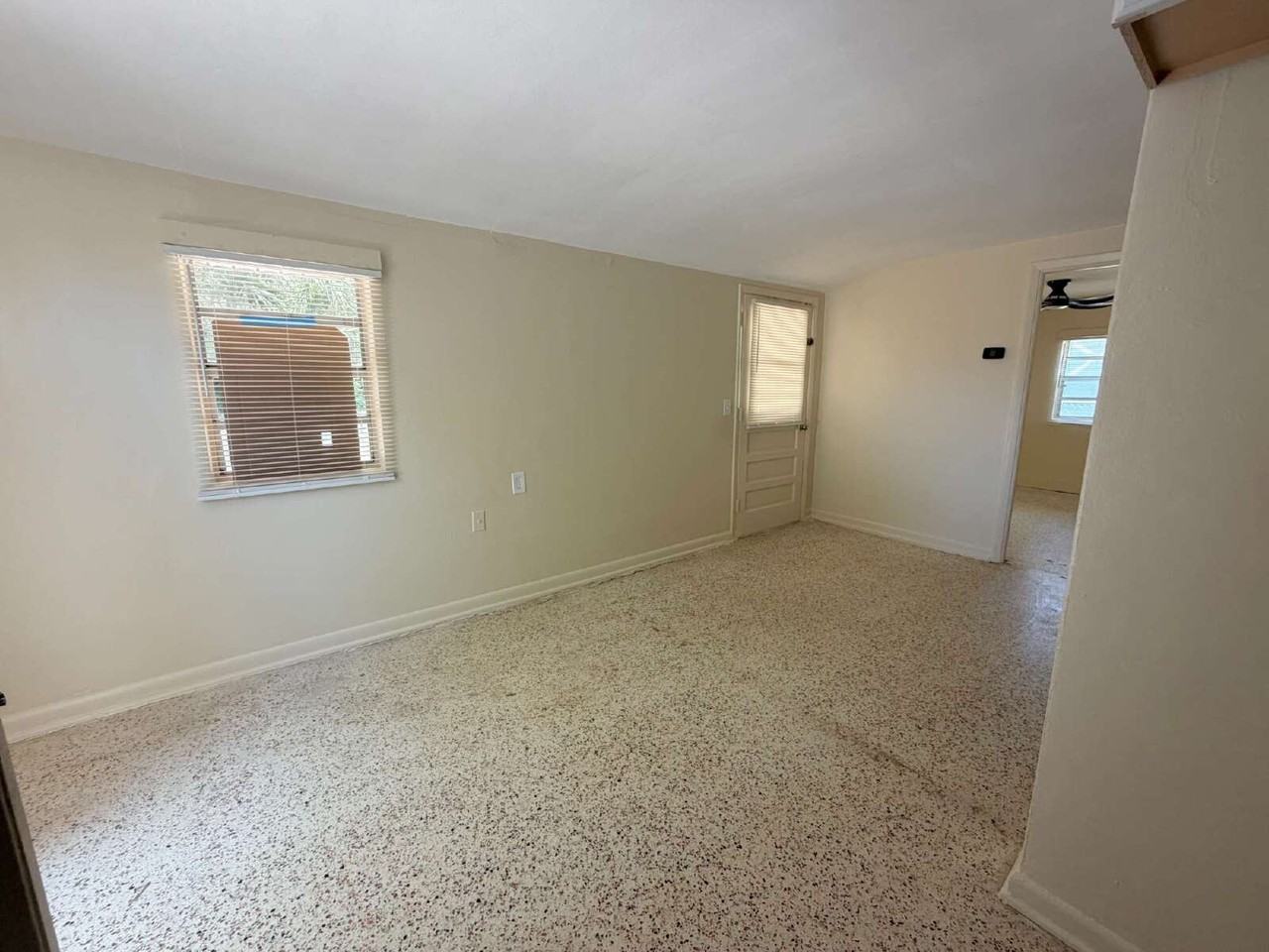 5808 Olive Dr - Photo 6 of 11