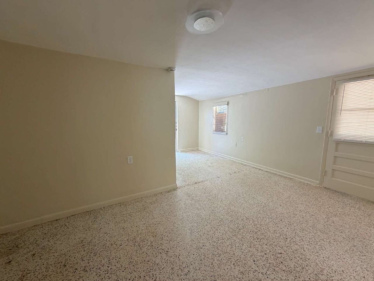 5808 Olive Dr - Photo 7 of 11