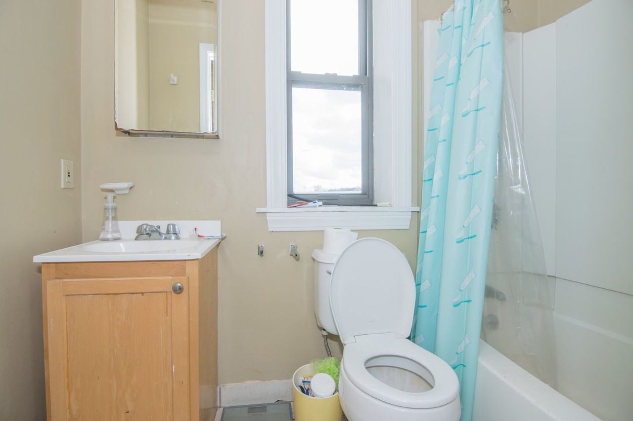 17 Highgate St - Photo 7 of 16
