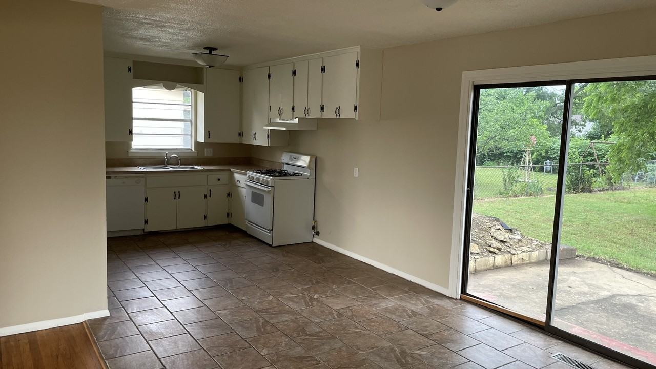 1420 S Keeler Ave - Photo 2 of 12