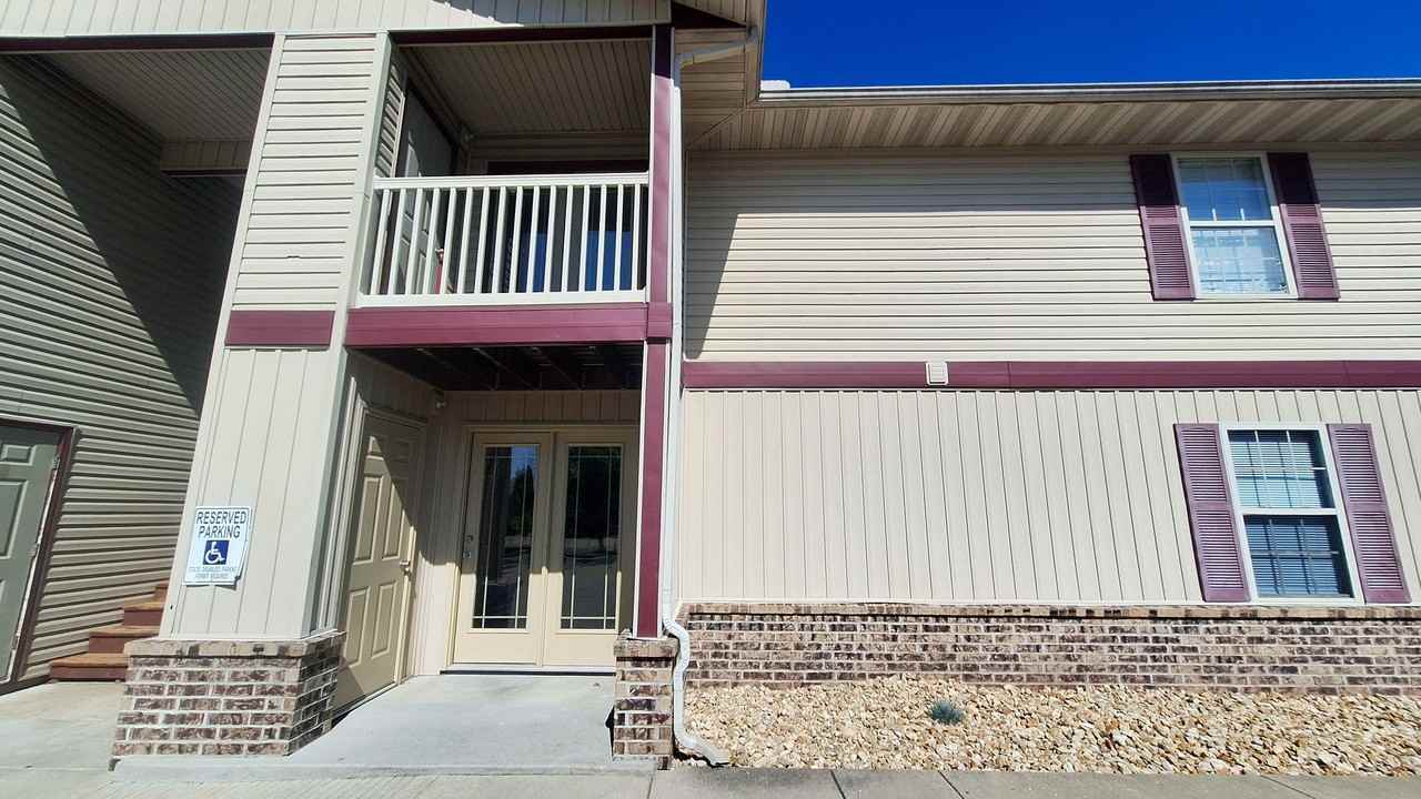Collins Point 2 bedroom Apartment Home Ozark, MO - Photo 3 of 50