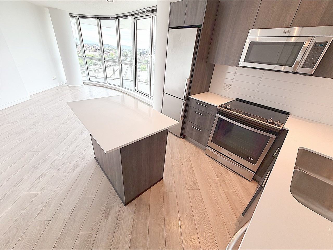 685 Pacific Blvd #603 - Photo 3 of 18