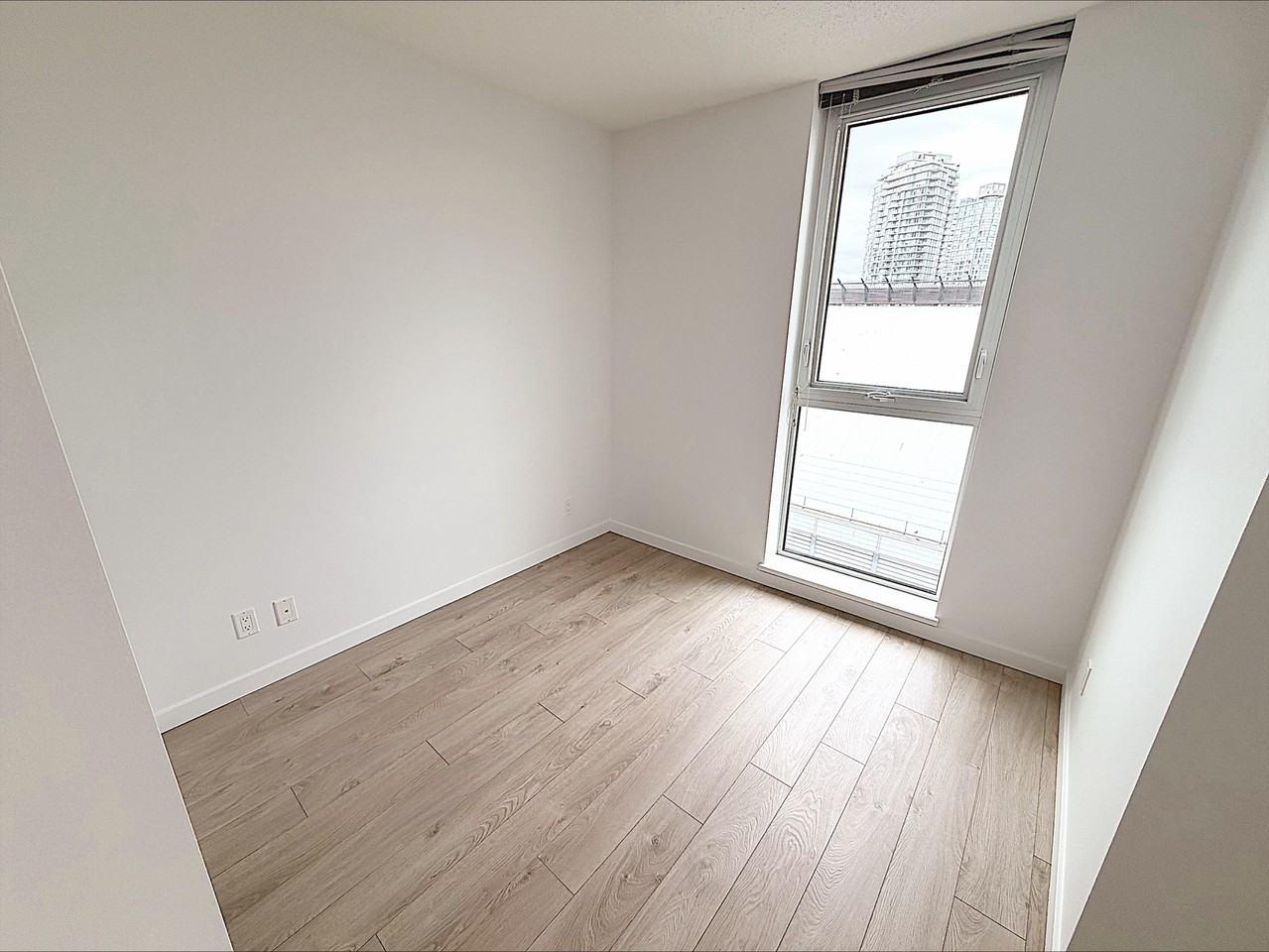 685 Pacific Blvd #603 - Photo 4 of 18