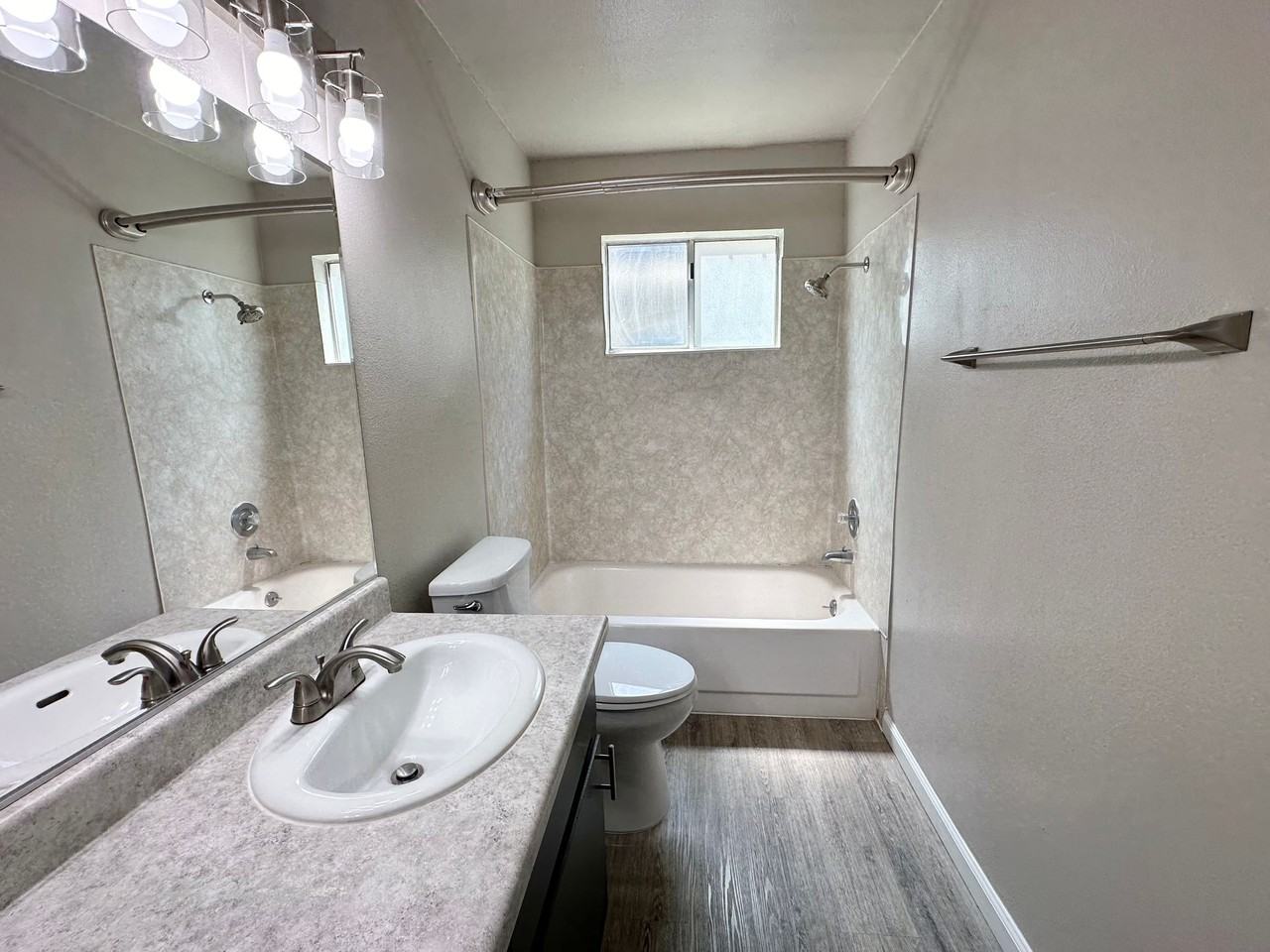 Granada Apartments - Photo 3 of 4