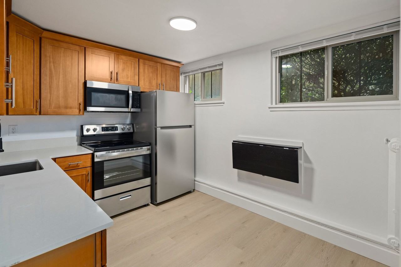 Franklin Eastlake - Photo 2 of 12