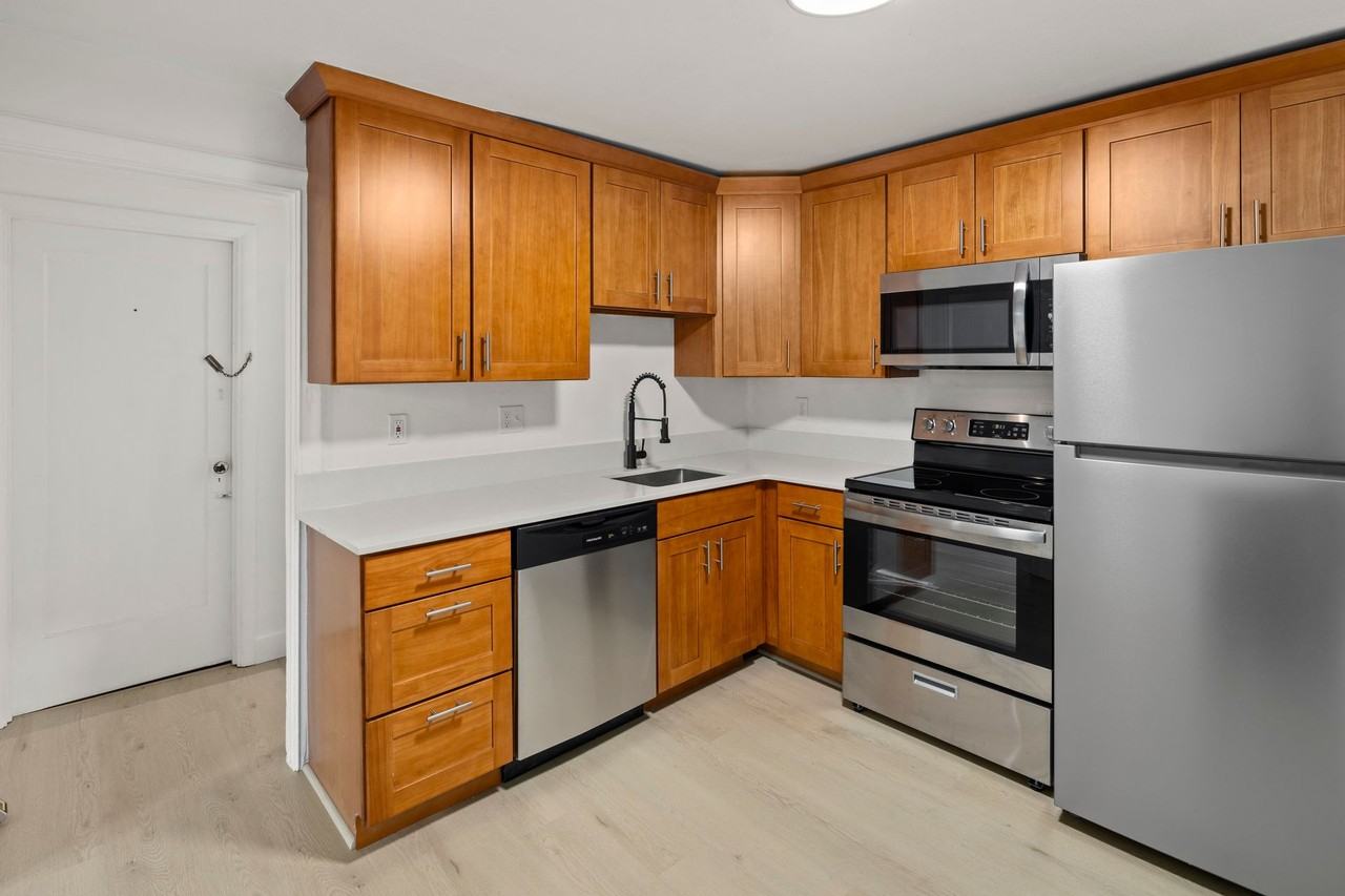 Franklin Eastlake - Photo 3 of 12