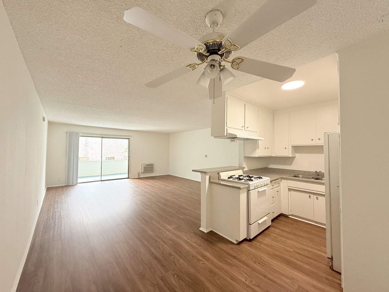 14311 Addison St - Photo 3 of 18