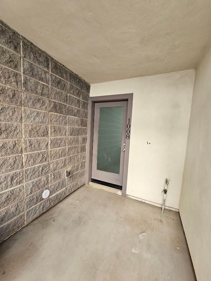 1020 E Spence Ave #1008 - Photo 2 of 36