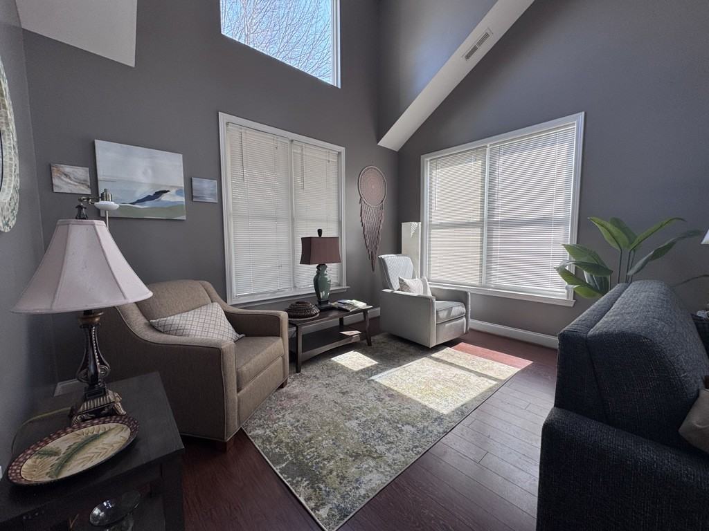 321 N Summit Ave - Photo 4 of 24