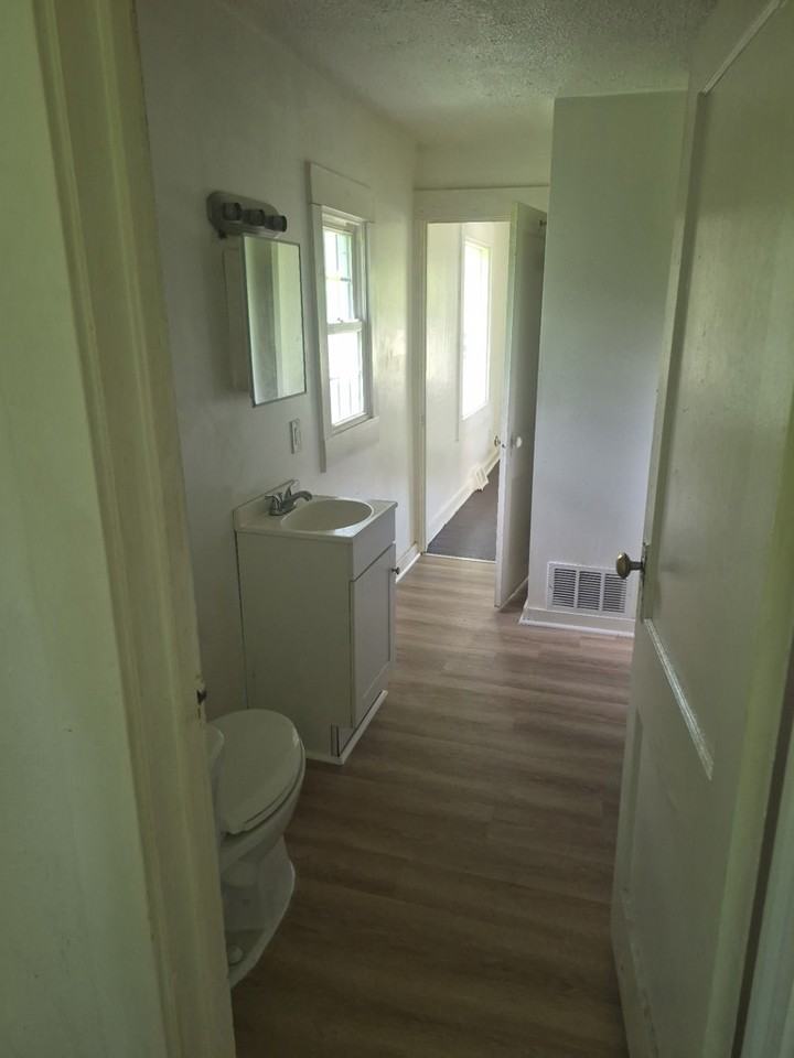 570 Almyra Ave - Photo 3 of 12