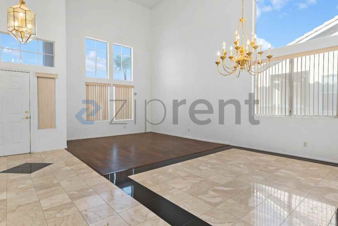 9212 W Viking Rd - Photo 4 of 48