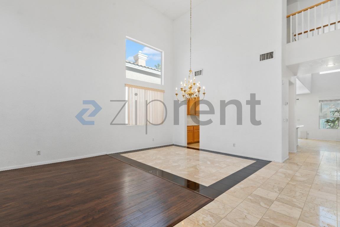 9212 W Viking Rd - Photo 5 of 48