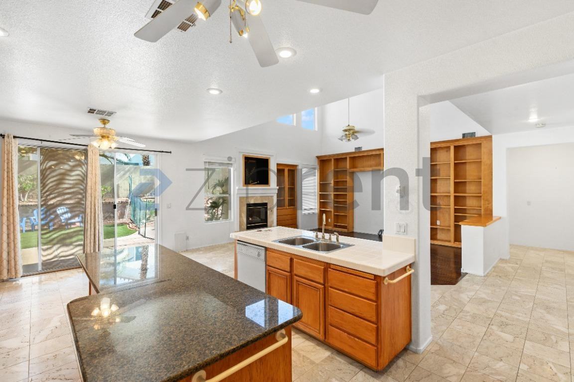 9212 W Viking Rd - Photo 7 of 48