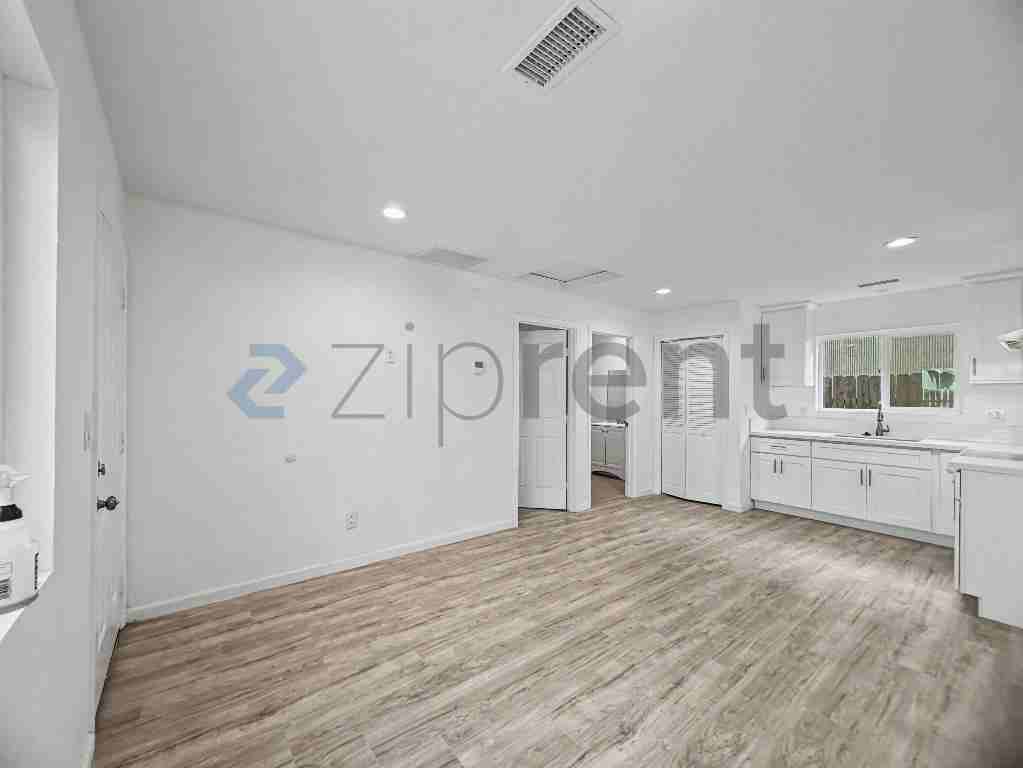 872 W 18th St #874 - Photo 2 of 14