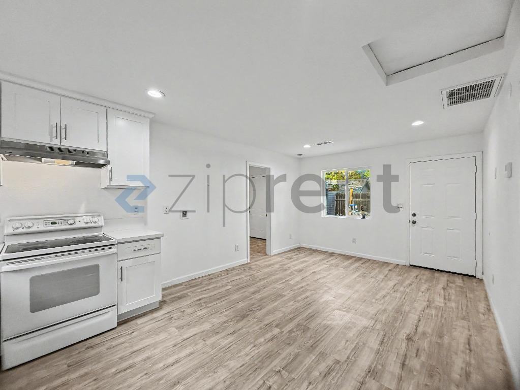 872 W 18th St #874 - Photo 5 of 14