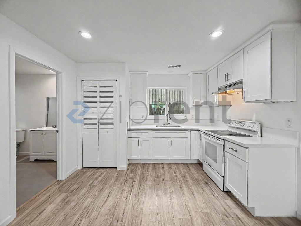 872 W 18th St #874 - Photo 6 of 14