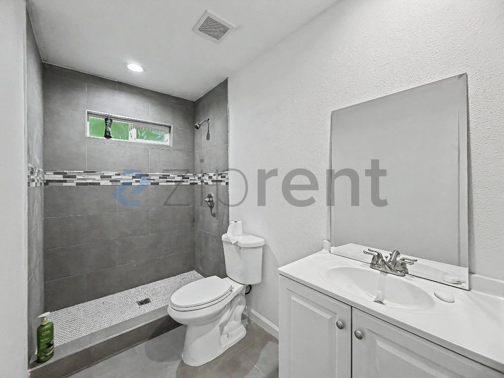 872 W 18th St #874 - Photo 7 of 14