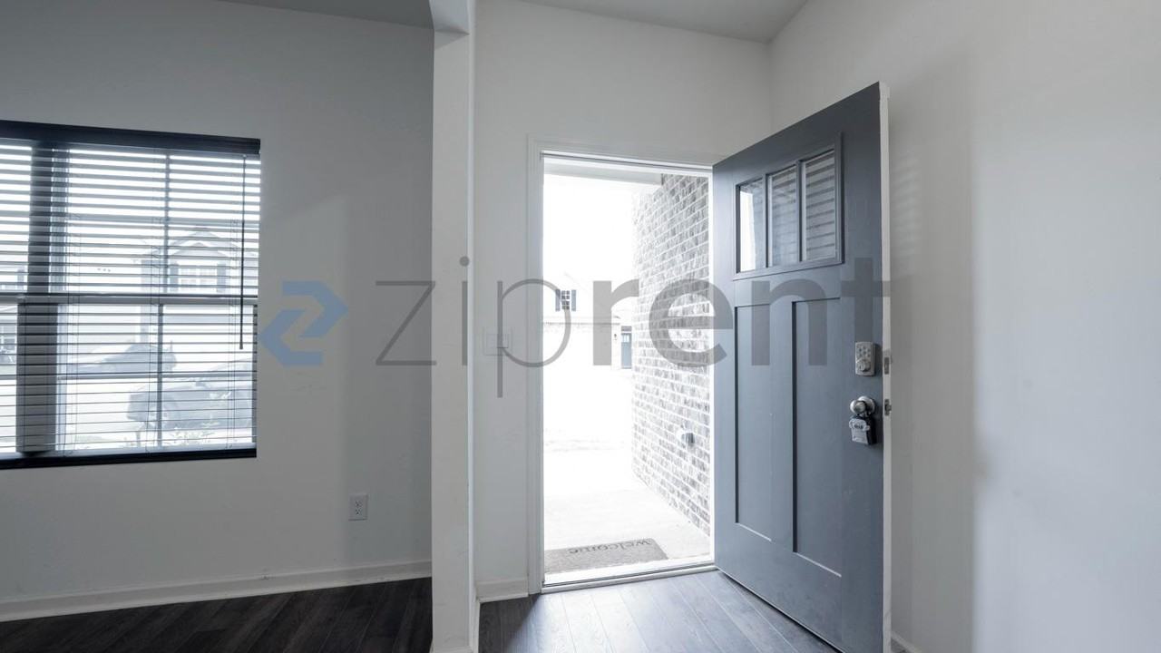 22693 Joselyn Green Dr - Photo 3 of 23