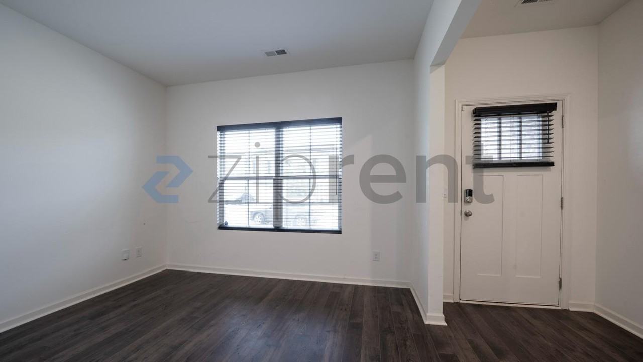 22693 Joselyn Green Dr - Photo 4 of 23