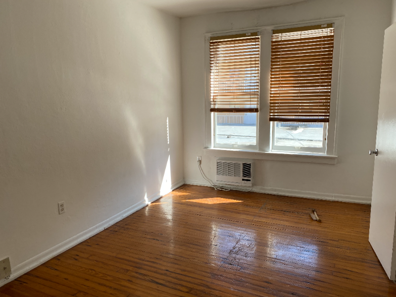 1615 Pennsylvania Ave - Photo 3 of 6