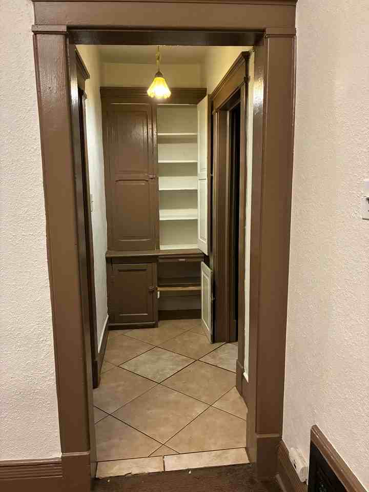 2840 Irving St - Photo 3 of 17