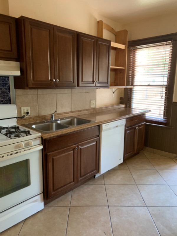 2840 Irving St - Photo 4 of 17