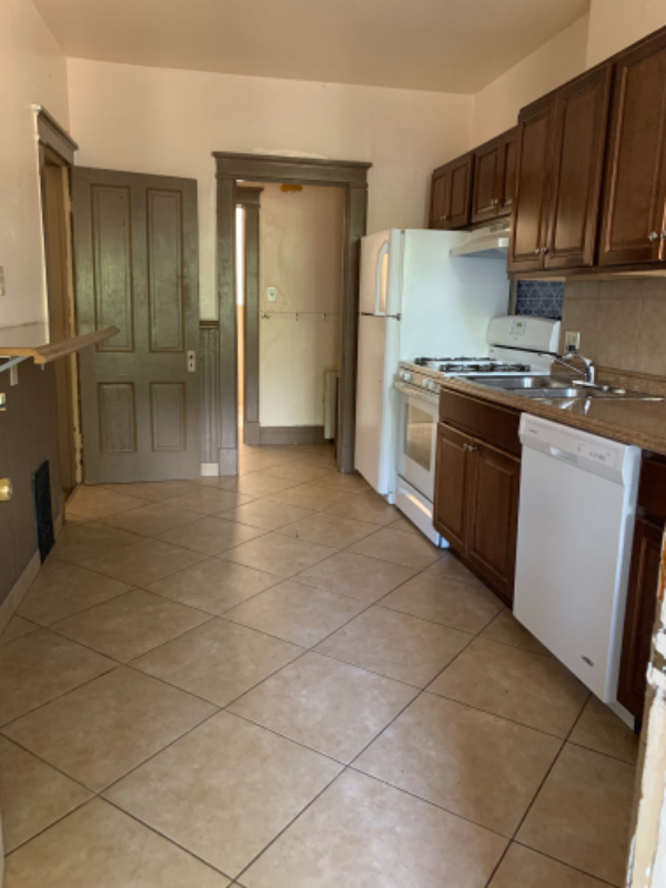 2840 Irving St - Photo 5 of 17