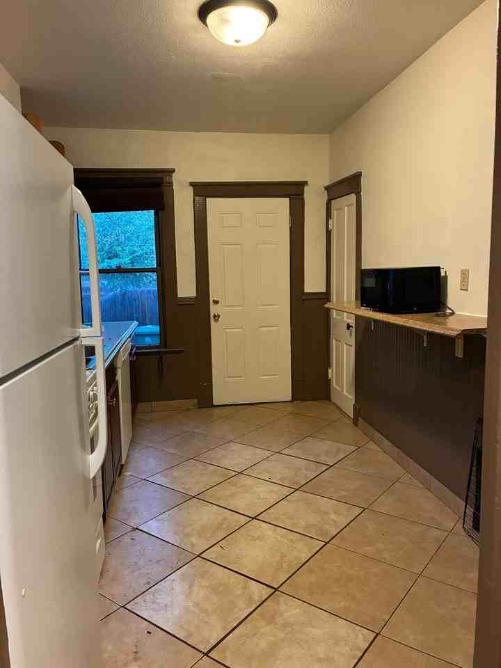 2840 Irving St - Photo 6 of 17