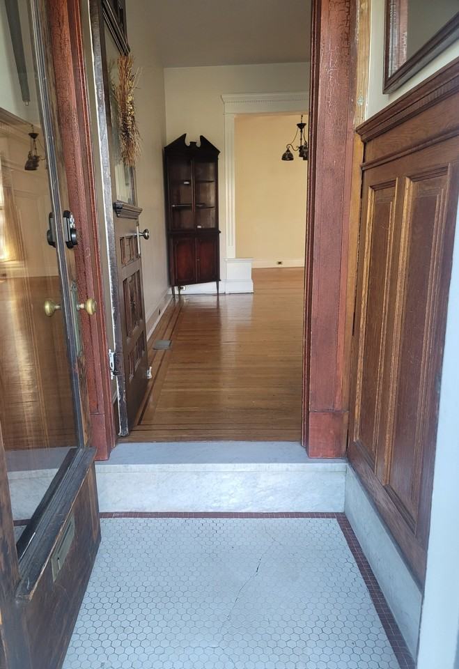 3214 Abell Ave - Photo 4 of 32