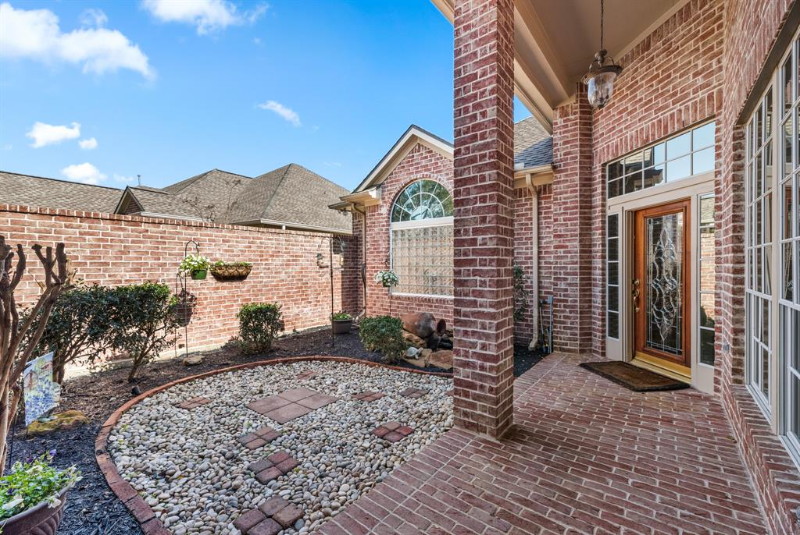 24106 Laureumont Ct - Photo 2 of 28
