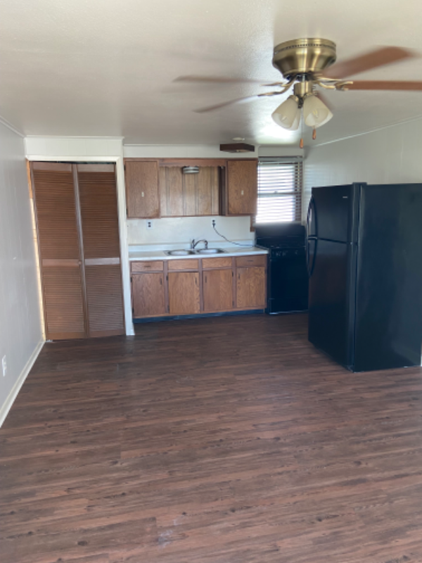 1044 Walnut St - Photo 2 of 7