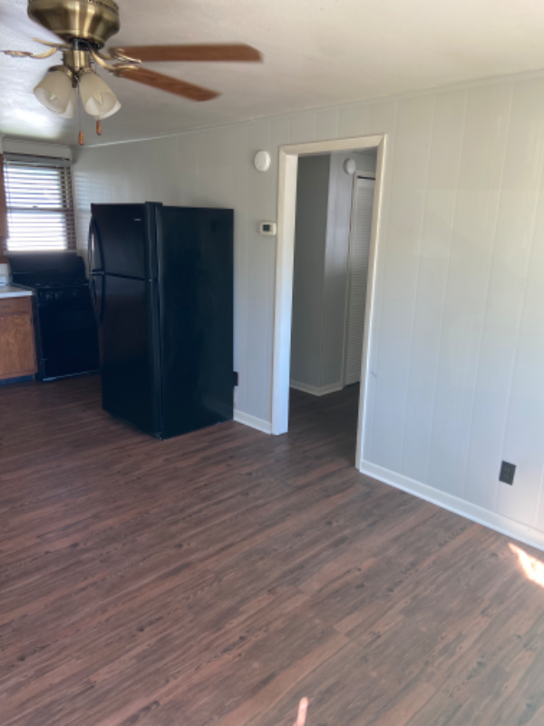 1044 Walnut St - Photo 3 of 7