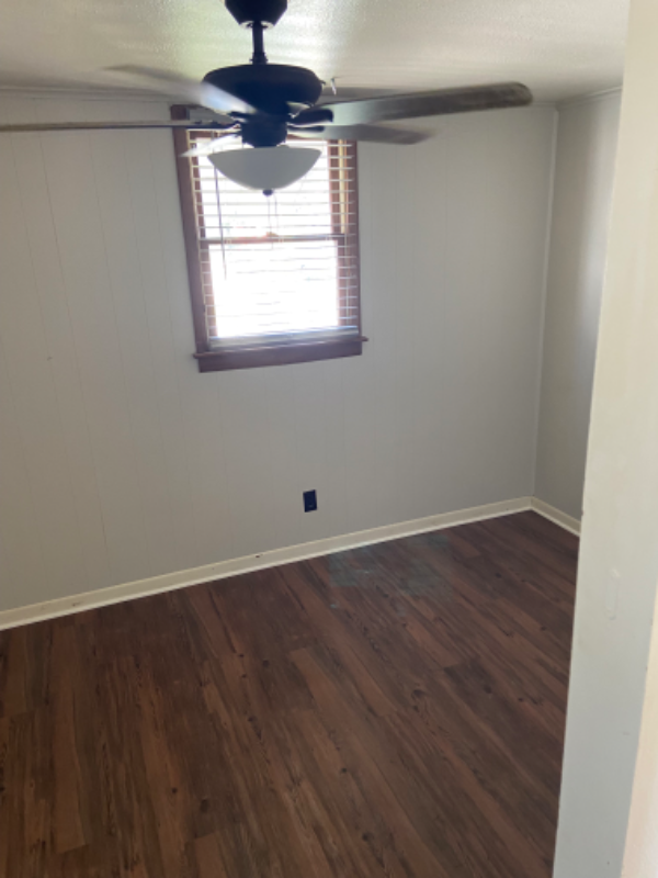 1044 Walnut St - Photo 4 of 7