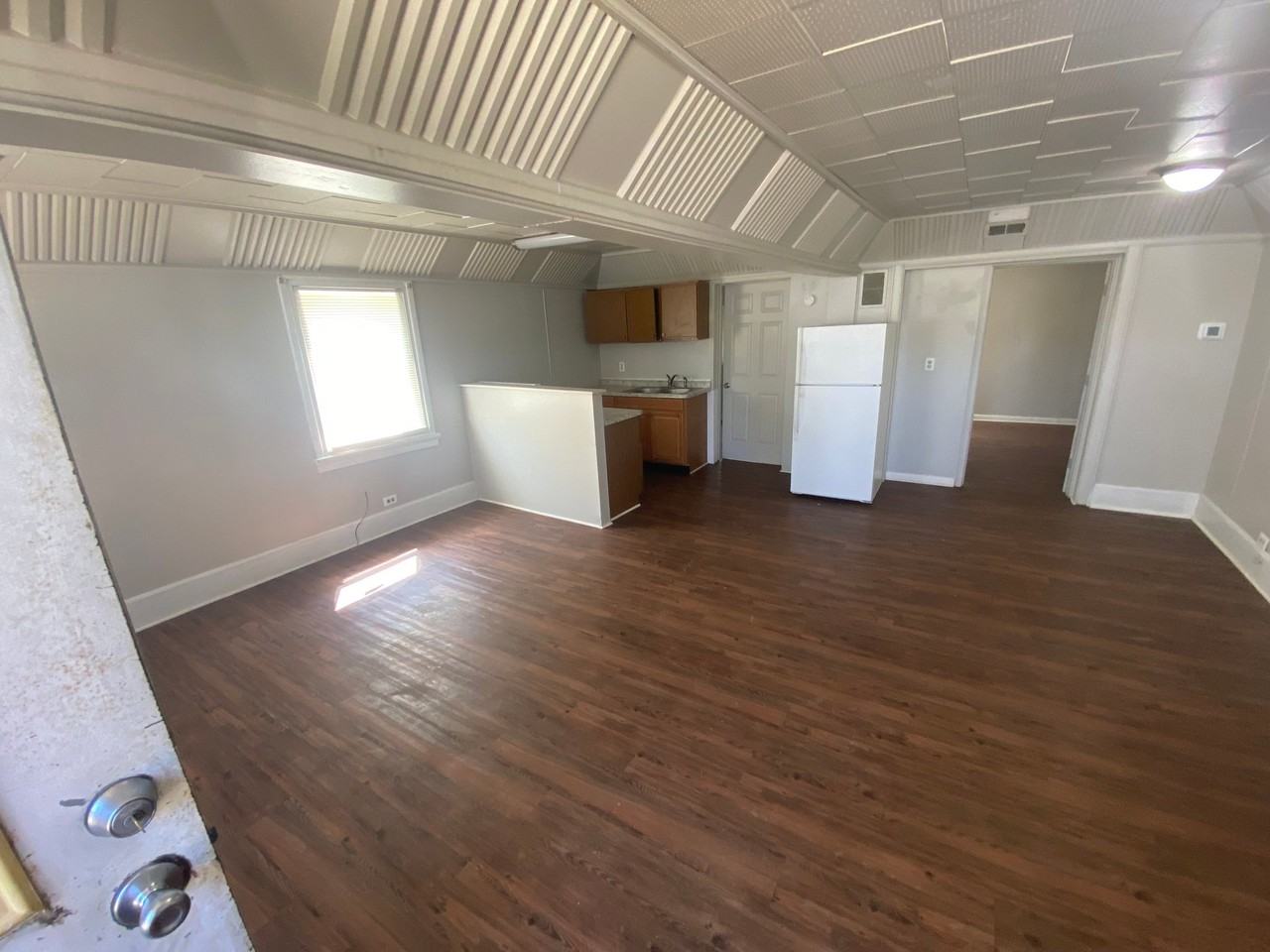 906 W South St #4 - Photo 3 of 14