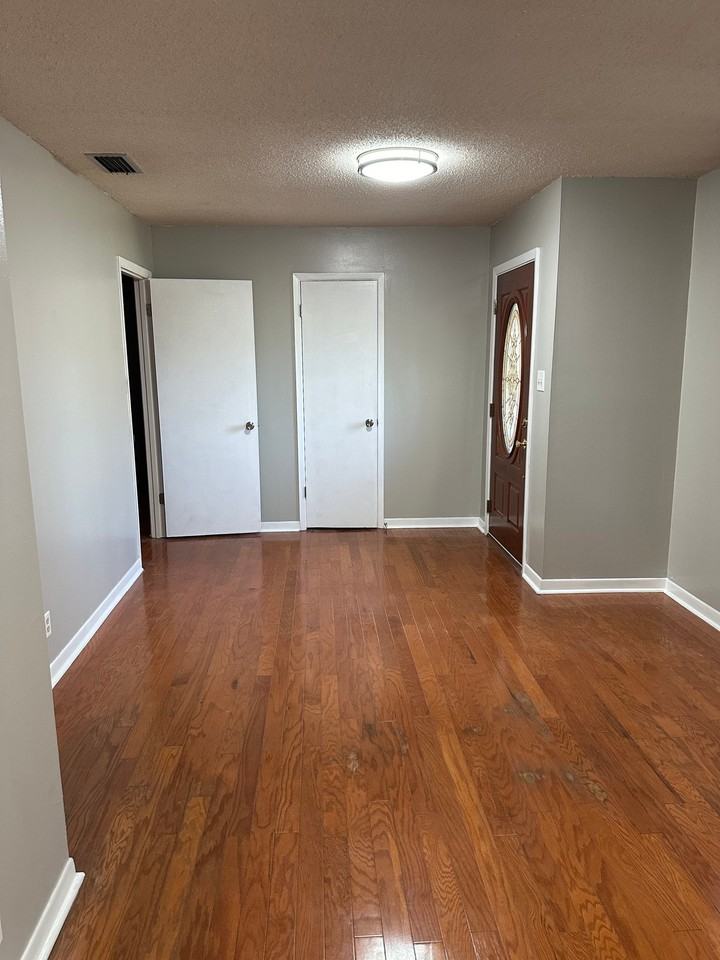 551 Delaware St - Photo 2 of 15