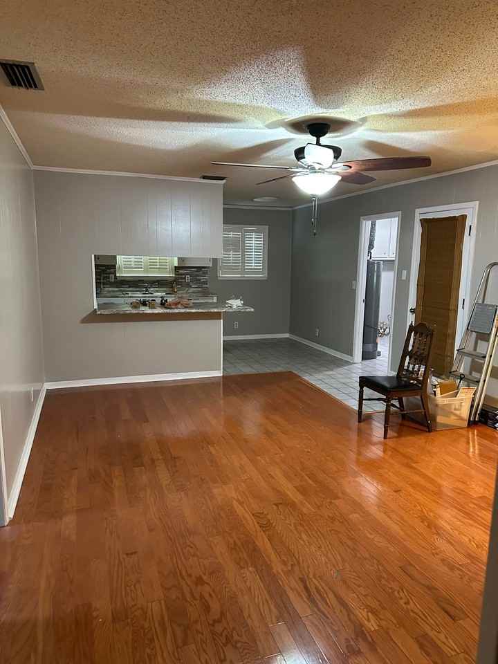 551 Delaware St - Photo 4 of 15