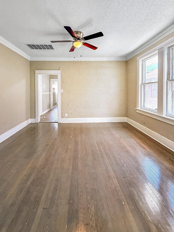 1826 Waverly Ave - Photo 4 of 21