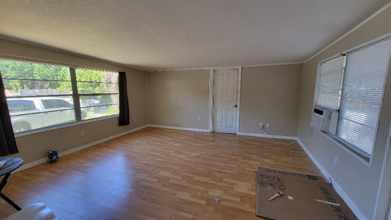 1132 Pine St - Photo 4 of 16